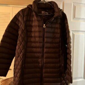 MICHAEL KORS BURGUNDY PUFFER COAT.